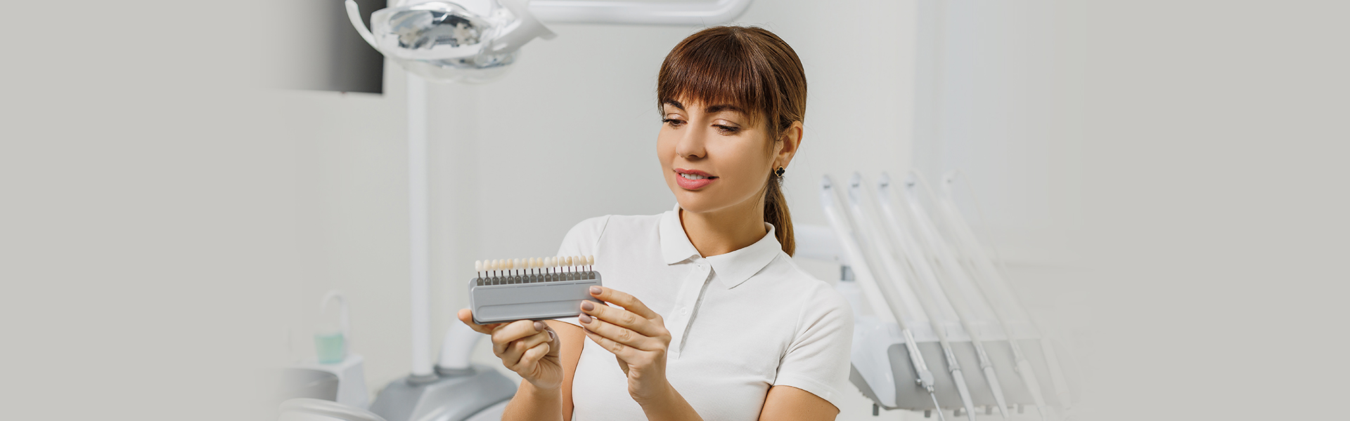 How to Choose the Right Shade of Veneers for Your Smile
